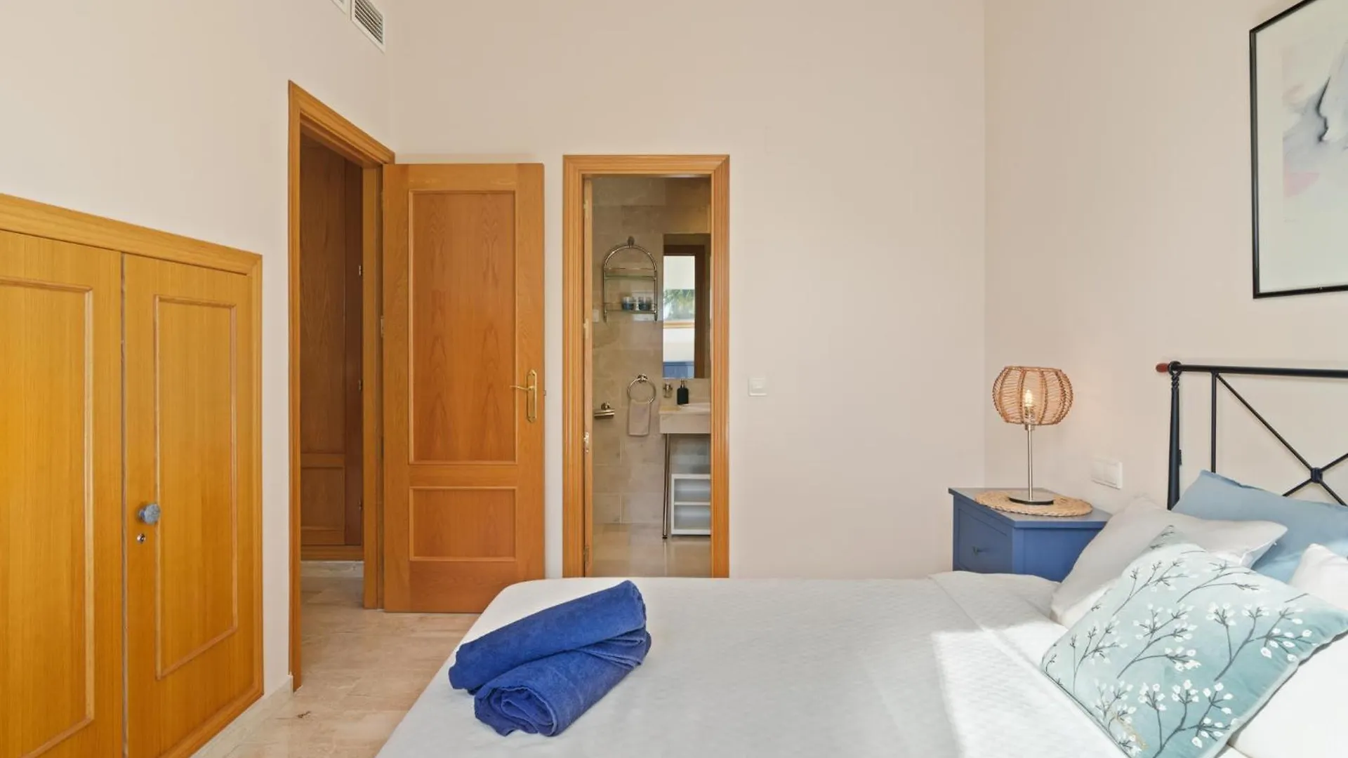 Apartment Close To The Sea In Las Chapas Marbella
